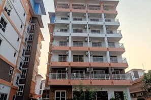 Exterior - 2 Bedroom Condo in Pattaya (Jomtien Area, Pratamnak Hill, New North European Trend 6 Hotel Condo) (Pattaya)