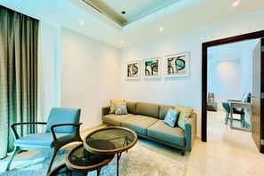 Restaurant - Stunning 1BR Full Marina View Orra Marina (Dubai)