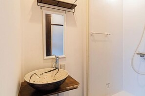 Room - 5 minutes from Shijo Omiya Station, in the center of Kyoto, a rental group (Kyoto)