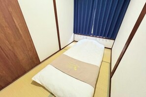 Room - 5 minutes from Shijo Omiya Station, in the center of Kyoto, a rental group (Kyoto)