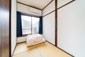 Room - 5 minutes from Shijo Omiya Station, in the center of Kyoto, a rental group (Kyoto)