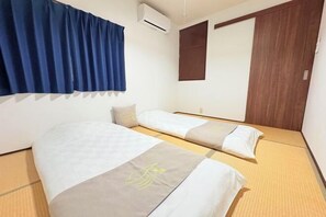 Room - 5 minutes from Shijo Omiya Station, in the center of Kyoto, a rental group (Kyoto)