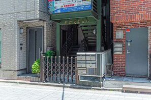 Unclassified image, 4 of 7, button - Motomachi Hisui Building (Yokohama)