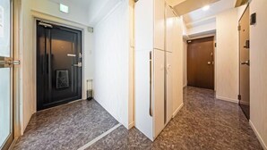 Interior - Motomachi Hisui Building (Yokohama)