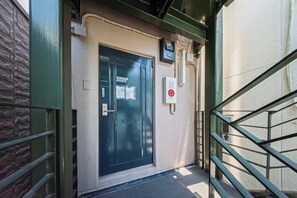 Unclassified image, 2 of 7, button - Motomachi Hisui Building (Yokohama)
