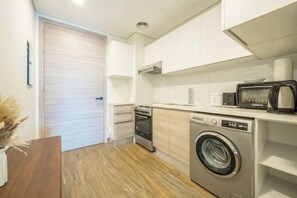 Cribs/infant beds