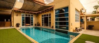 Batu Pahat Santalia Villa 4BR 12pax Private Pool