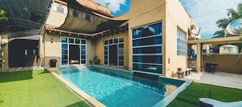 Batu Pahat Santalia Pool Villa 4BR 12pax