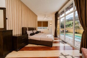 Iron/ironing board - Batu Pahat Santalia Villa 4BR 12pax Private Pool (Simpang Kanan)