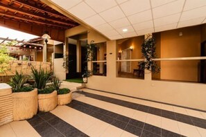Exterior - Batu Pahat Santalia Villa 4BR 12pax Private Pool (Simpang Kanan)
