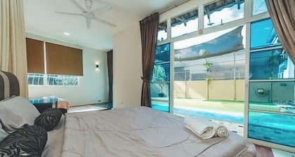 Batu Pahat Santalia Pool Villa 4BR 12pax