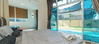 Batu Pahat Santalia Pool Villa 4BR 12pax