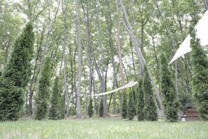 A grassy area with trees and a white structure. - [TV] Luxury adult secret base villa 120 ㎡ Sauna, stone bath, bonfire, BBQ [Zen Building] (Miyota)