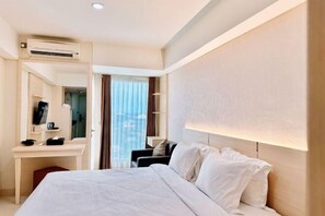 Room - KUMU Warhol Apartment at Louis Kienne View Simpang Lima Semarang (South Semarang)