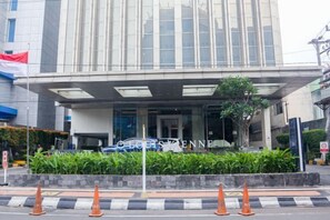 Exterior - KUMU Warhol Apartment at Louis Kienne View Simpang Lima Semarang (South Semarang)