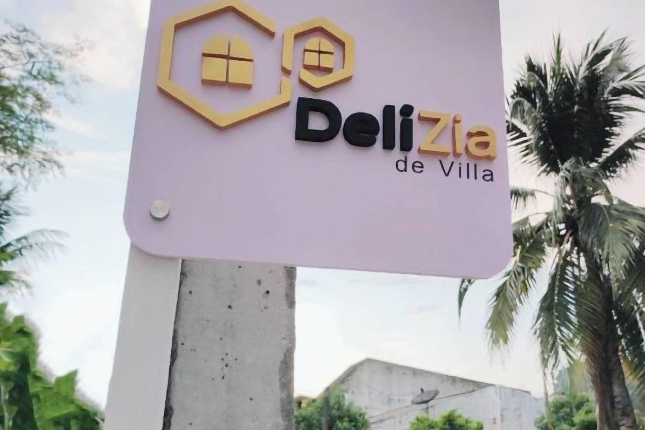 A sign with the text 'DeliZia de Villa' indicating a property name.