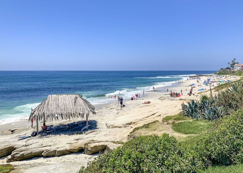 Fabulous 2-bedroom cottage with AC in La Jolla