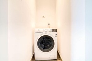 Laundry room - Stella Stays Pristine Studio Barari (Dubai)