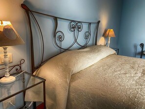 14 chambres, fer et planche à repasser, lit parapluie, Wi-Fi gratuit