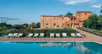 Villa in La Selce with 9 bedrooms sleeps 28