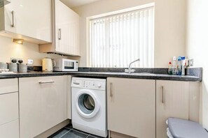 Private kitchen - mulberry garden Coventry (Coventry)