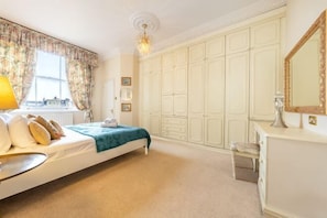 Cribs/infant beds