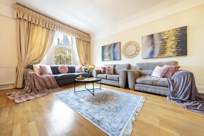 Cribs/infant beds - South Kensington - Cromwell Rd Residence (London)