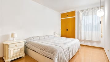 3 bedrooms, WiFi, bed sheets, wheelchair access
