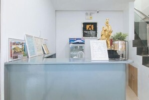 Lobby - RedDoorz @ Happy Stay Apartelle (Dauis)