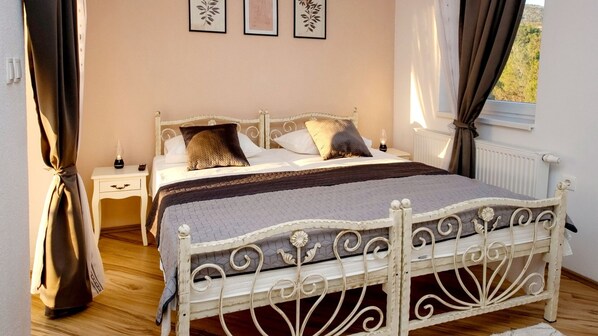 3 chambres, accès au Wi-Fi (inclus), literie fournie