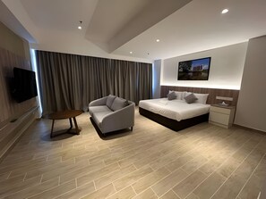 Quarto casal ou duplo luxo | Escrivaninha, ferros/tábuas de passar roupa, Wi-Fi de cortesia