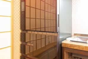 Room - Silent Echo Inn (Osaka)