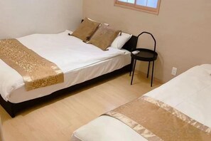 Unclassified image, 3 of 31, button - Silent Echo Inn (Osaka)