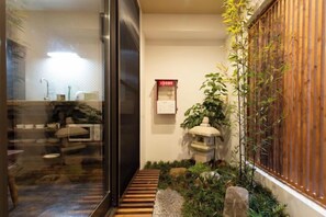 Unclassified image, 2 of 31, button - Silent Echo Inn (Osaka)