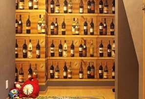 Interior - Silent Echo Inn (Osaka)