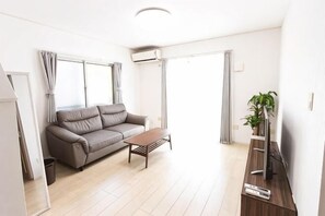 Living area - MoonLight inn Free parking (Dazaifu)