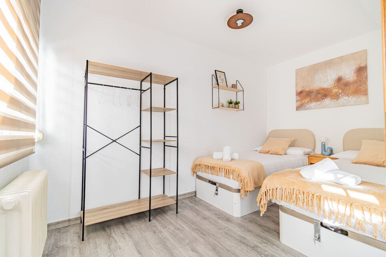 2 habitaciones, tabla de planchar con plancha, wifi y ropa de cama 