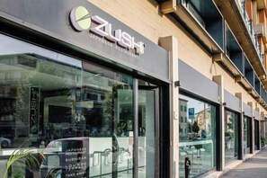 تفاصيل الفندق من الخارج