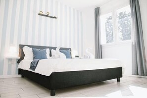 Cribs/infant beds