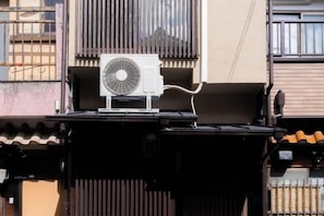 Unclassified image, 2 of 3, button - Unsenkyou (Kyoto)