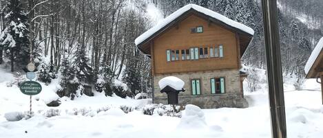 Tina de hidromasaje al aire libre