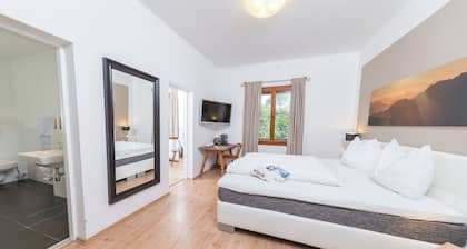 Large cozy ski lodge located on the Kitzsteinhorn glacier