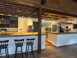 Bar (in der Unterkunft)