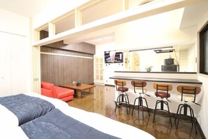 Unclassified image, 4 of 22, button - Amistá.You (Osaka)