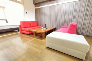 Unclassified image, 4 of 22, button - Amistá.You (Osaka)