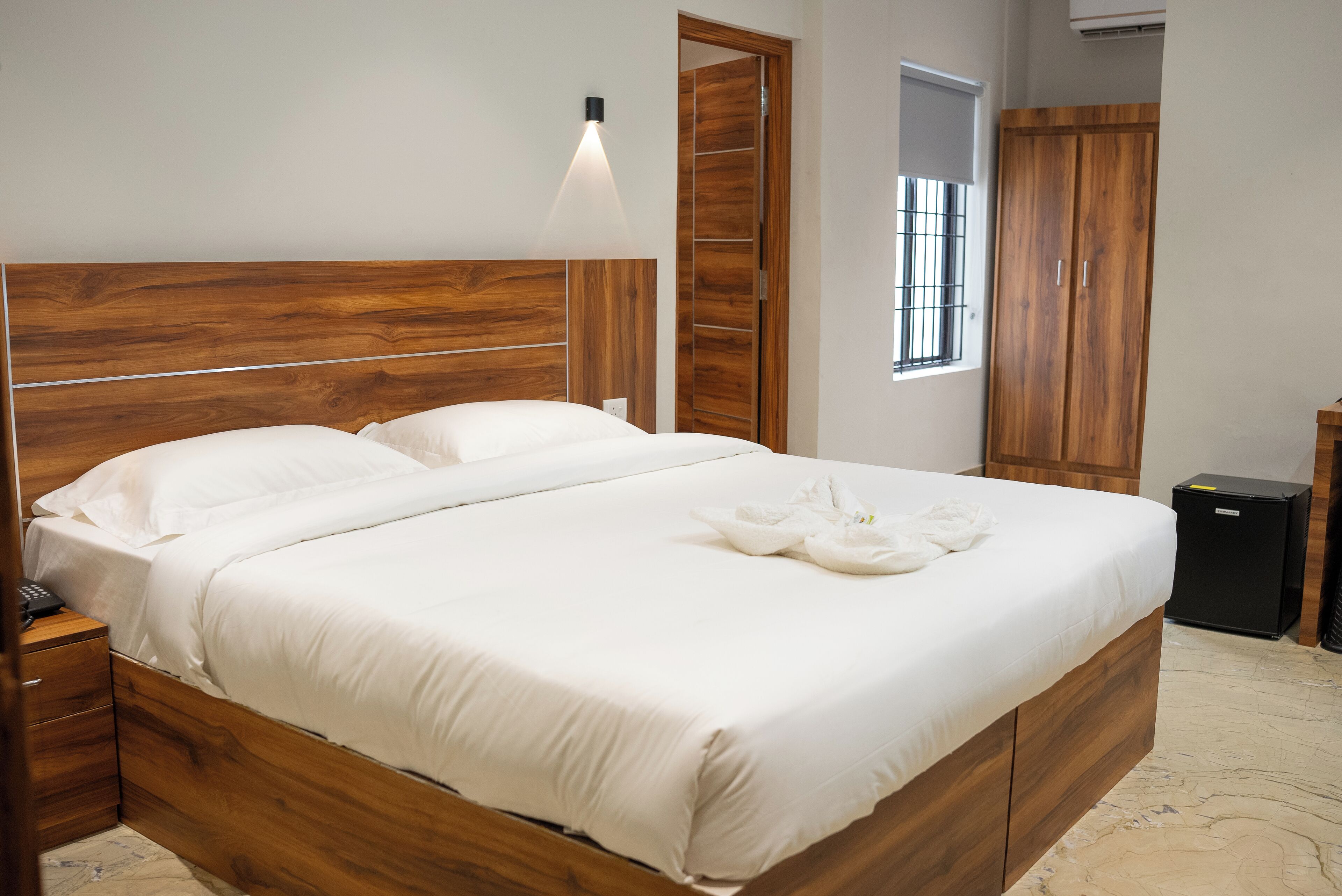 2 BedRoom Suite | Desk, laptop workspace, free WiFi