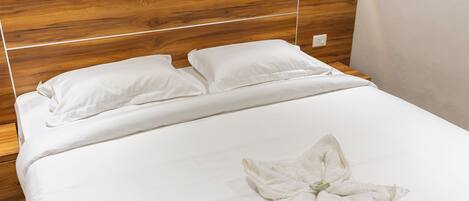 2 BedRoom Suite | Desk, laptop workspace, free WiFi