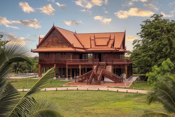 Unclassified image, 1 of 6, button - Phum Domnak Domrey Resort (Traeng Trayueng)