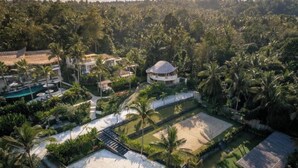 Unclassified image, 4 of 26, button - Neano Escape (Bali)