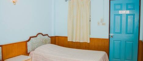 Desk, laptop workspace, free WiFi